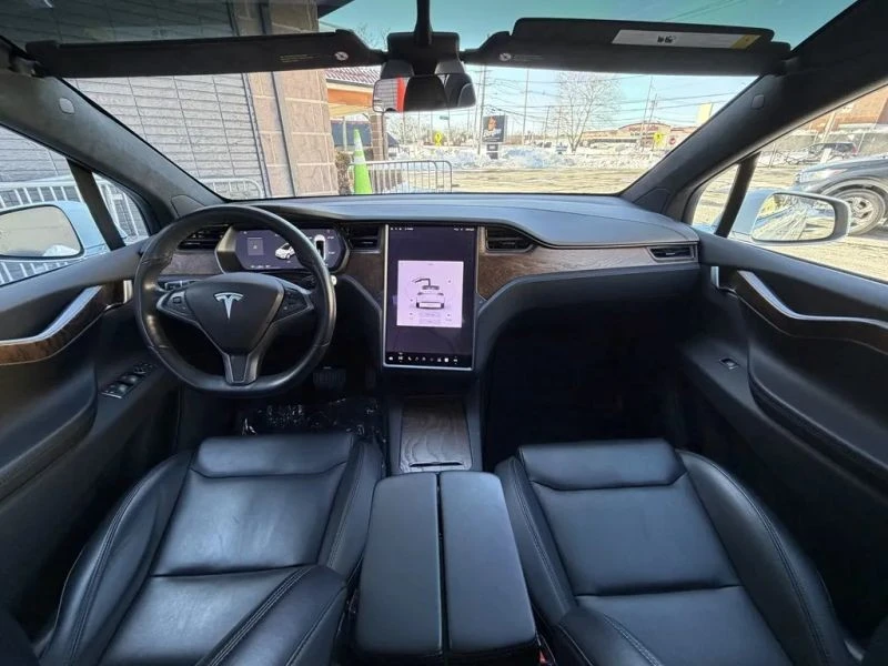 2020 Tesla Model X - Image 9 of 12