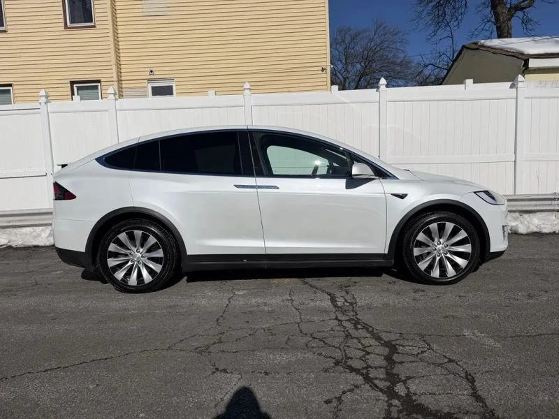 2020 Tesla Model X - Image 8 of 12