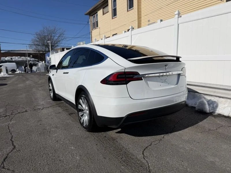2020 Tesla Model X - Image 5 of 12