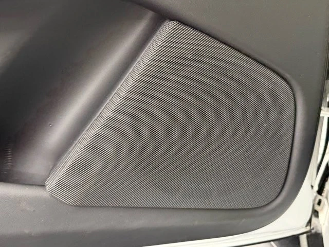 2020 Tesla Model X - Image 15 of 21