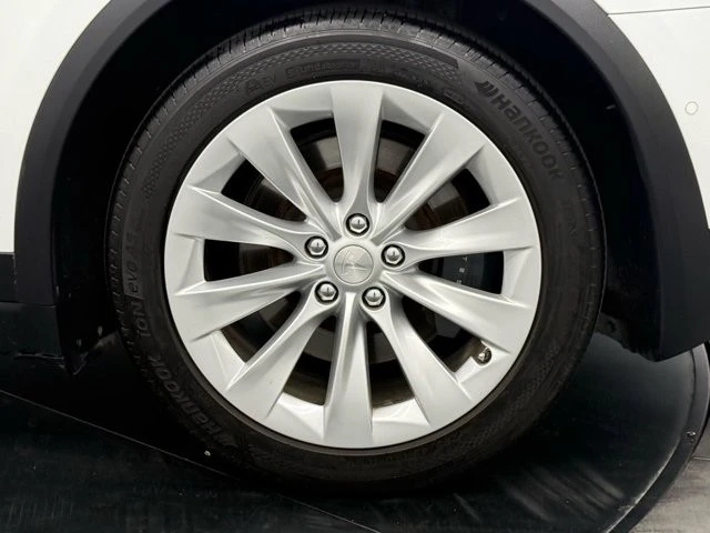 2020 Tesla Model X - Image 11 of 21