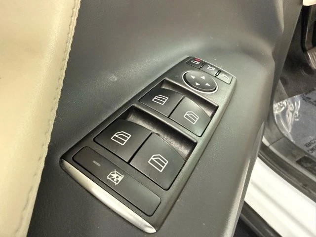 2020 Tesla Model X - Image 13 of 21