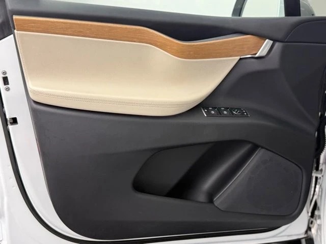 2020 Tesla Model X - Image 14 of 21