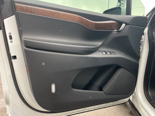 2020 Tesla Model X - Image 11 of 21