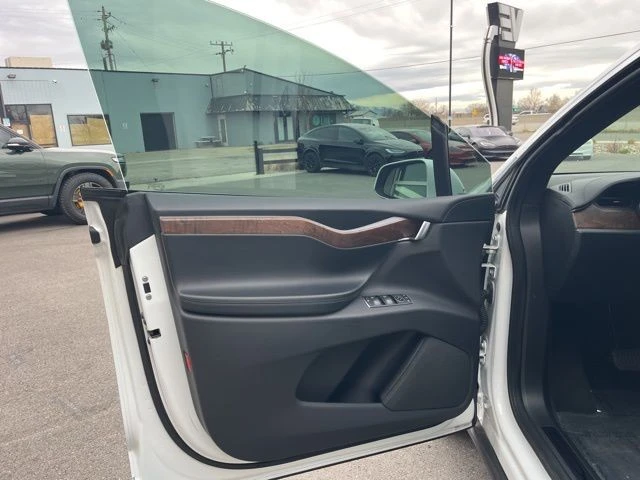 2020 Tesla Model X - Image 11 of 21