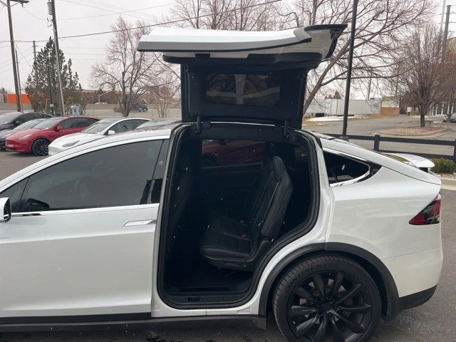 2020 Tesla Model X - Image 14 of 21