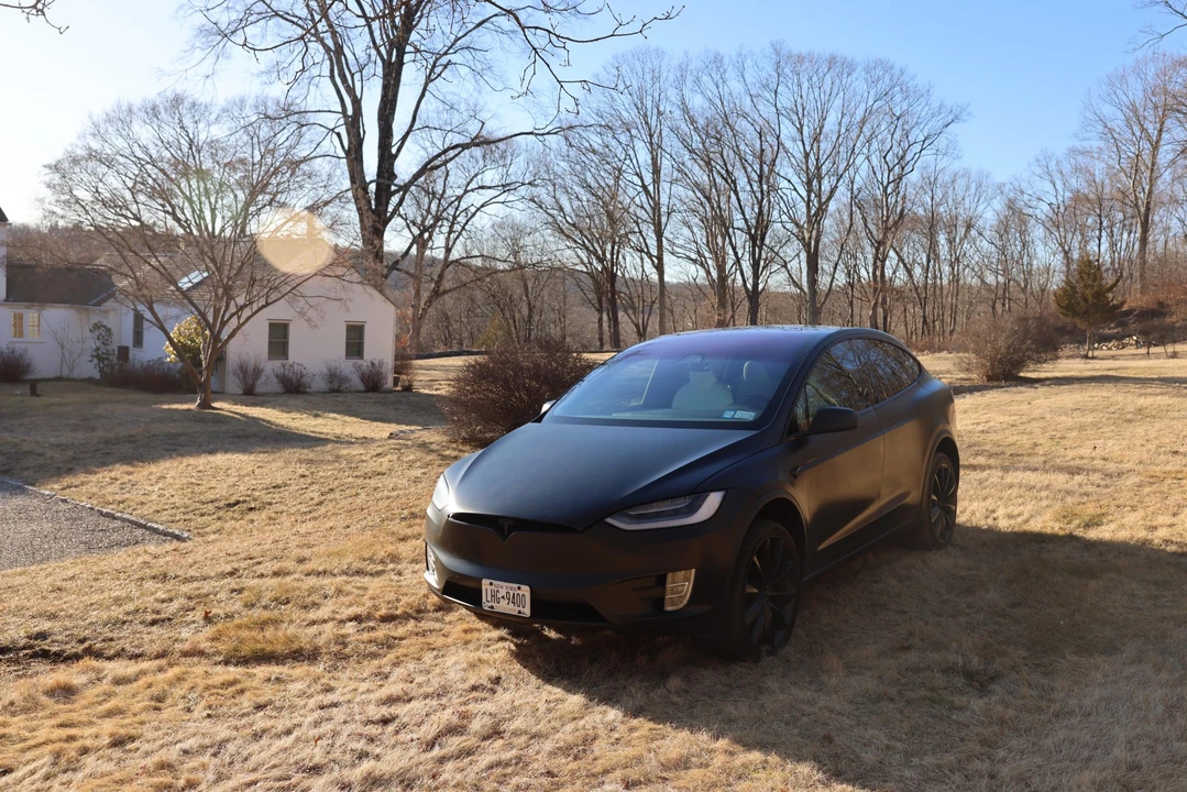 2020 Tesla Model X - Image 15 of 31