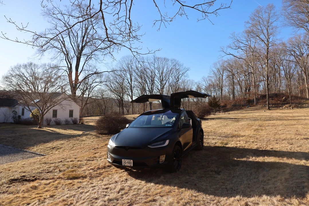 2020 Tesla Model X - Image 16 of 31