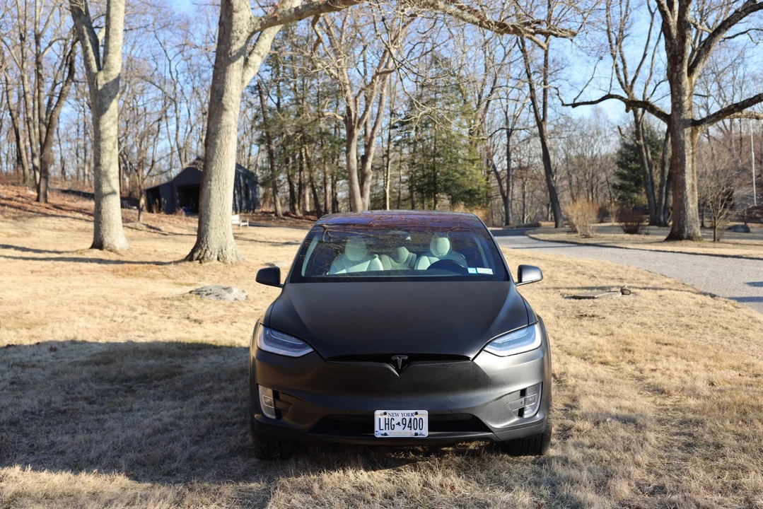 2020 Tesla Model X - Image 19 of 31