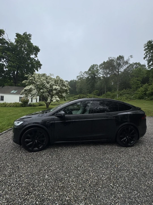 2020 Tesla Model X - Image 14 of 31
