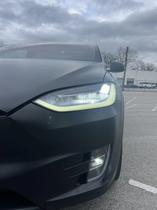 2020 Tesla Model X - Image 13 of 31