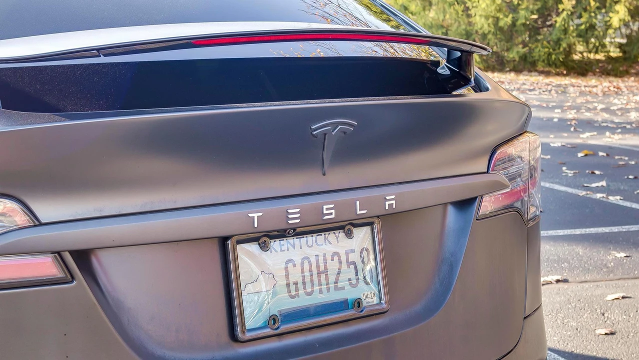 2020 Tesla Model X - Image 19 of 31