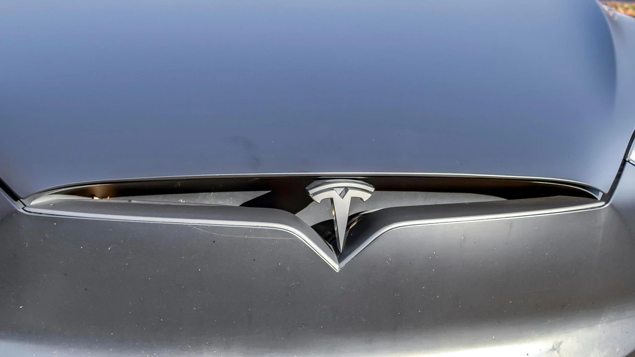 2020 Tesla Model X - Image 18 of 31
