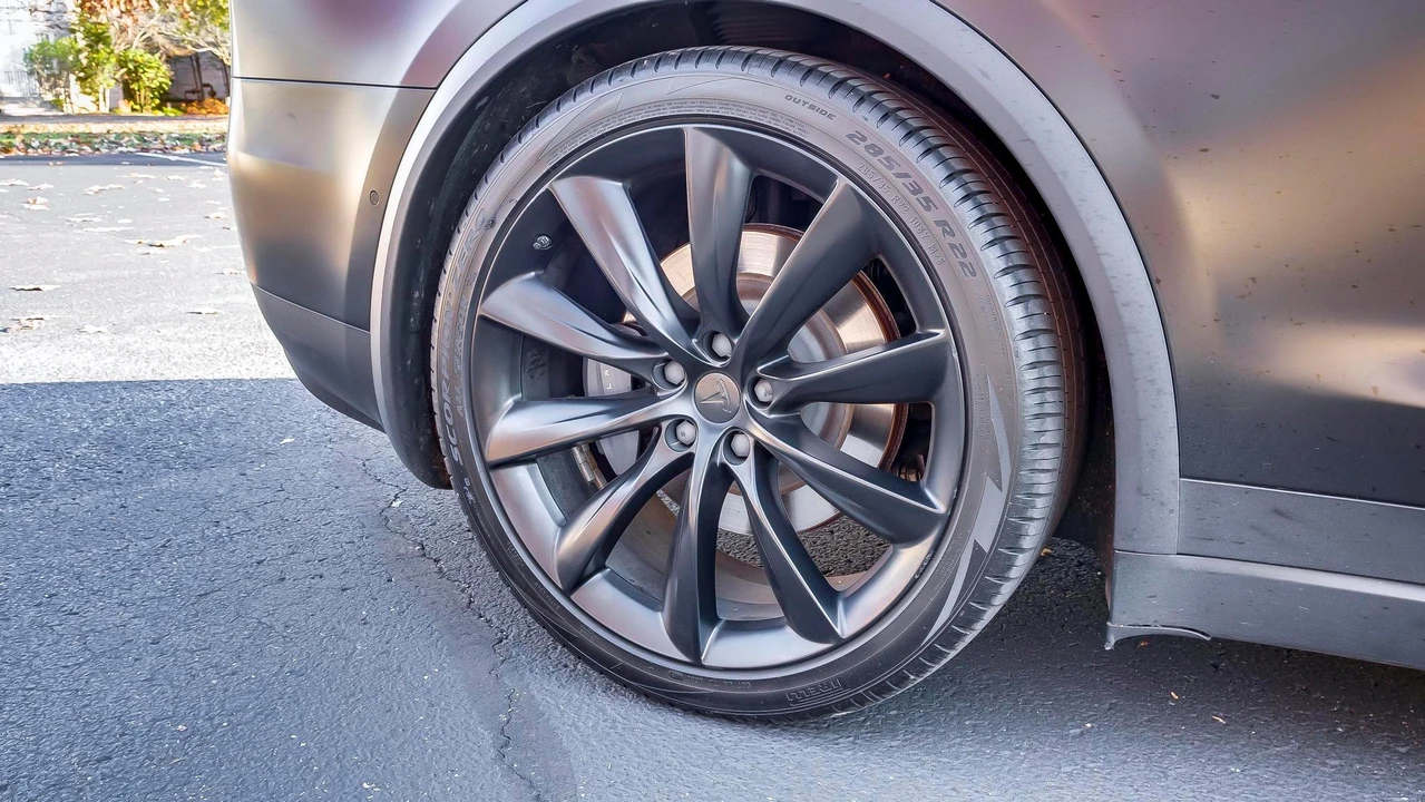 2020 Tesla Model X - Image 27 of 31