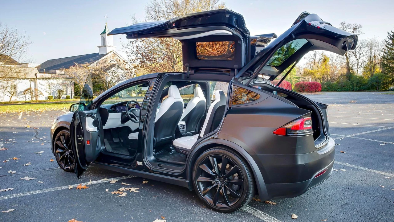 2020 Tesla Model X - Image 8 of 31