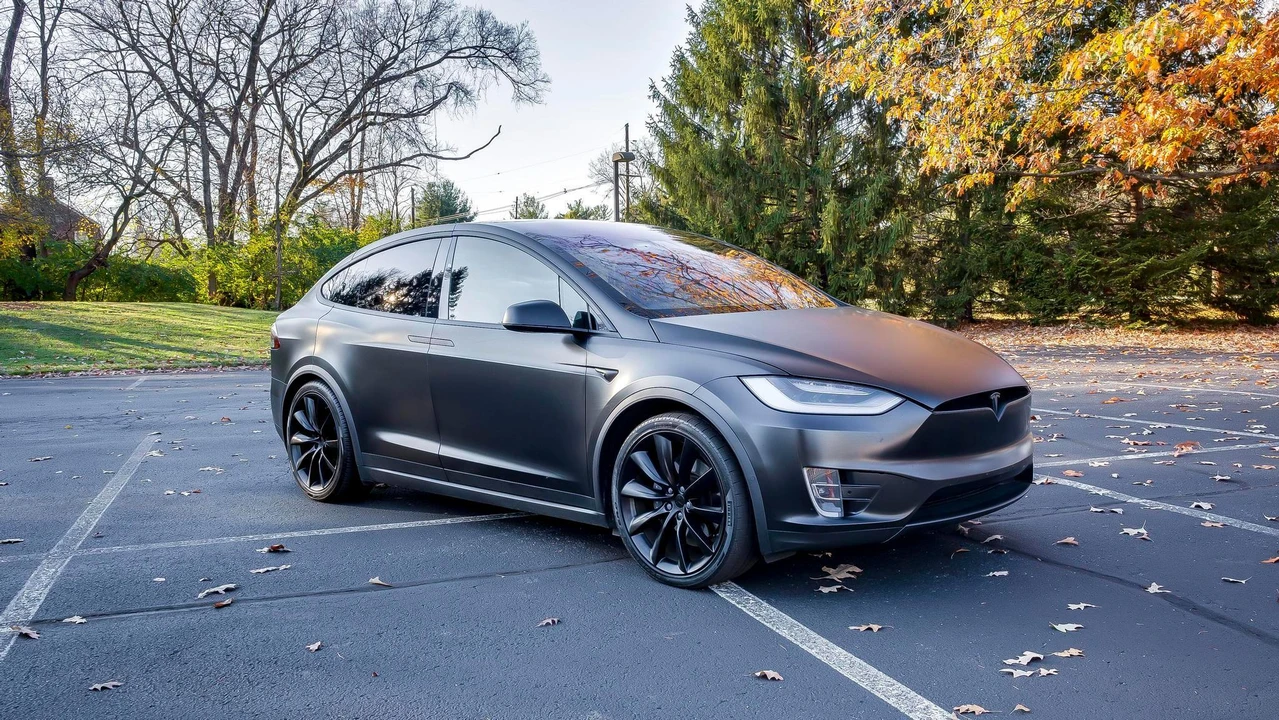 2020 Tesla Model X - Image 2 of 31