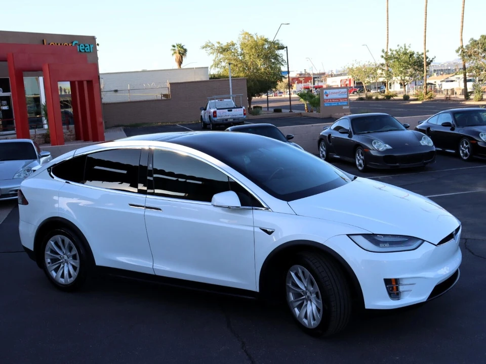 2020 Tesla Model X - Image 11 of 12