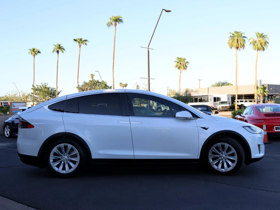 2020 Tesla Model X - Image 12 of 12