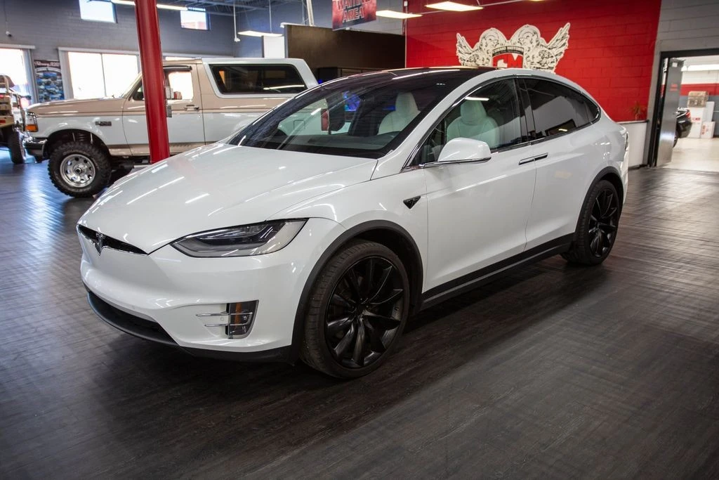 2020 Tesla Model X - Image 2 of 11