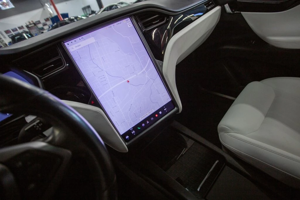 2020 Tesla Model X - Image 7 of 11