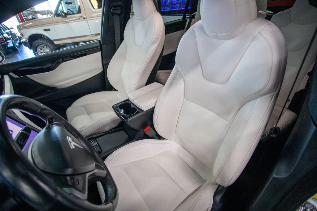 2020 Tesla Model X - Image 4 of 11