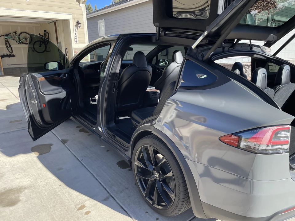 2020 Tesla Model X - Image 17 of 31