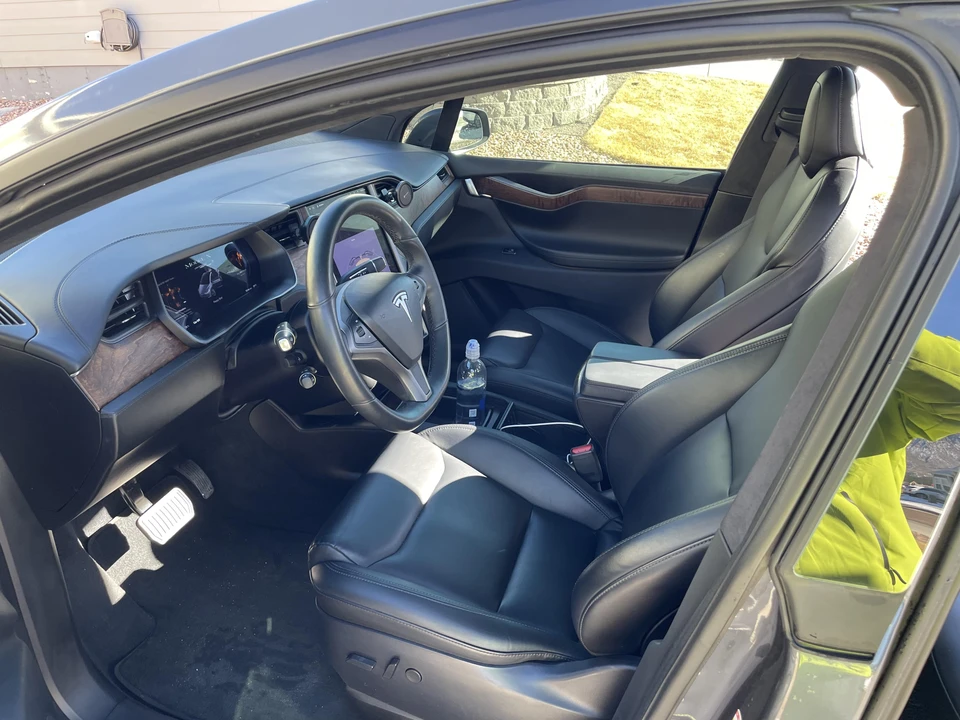 2020 Tesla Model X - Image 28 of 31