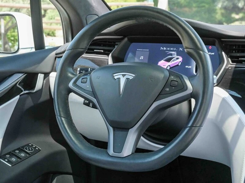 2020 Tesla Model X - Image 16 of 21
