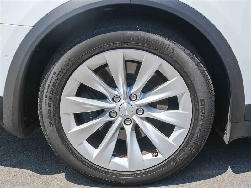 2020 Tesla Model X - Image 11 of 21