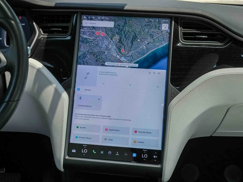 2020 Tesla Model X - Image 18 of 21