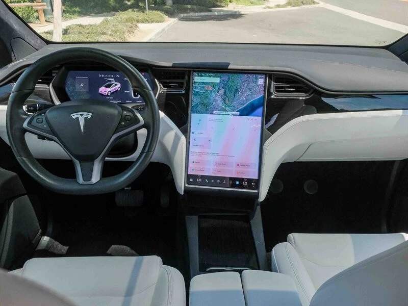 2020 Tesla Model X - Image 15 of 21