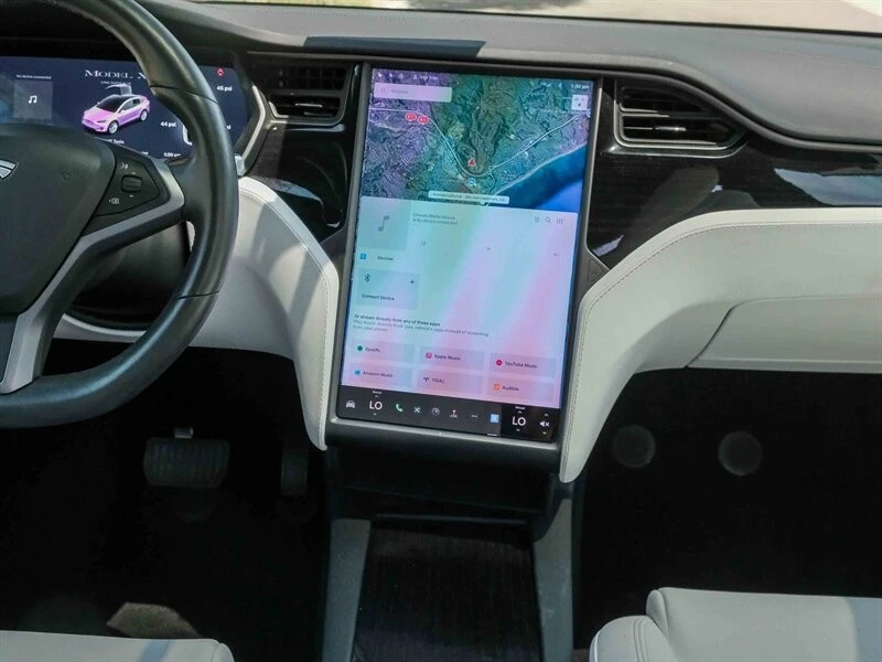 2020 Tesla Model X - Image 17 of 21