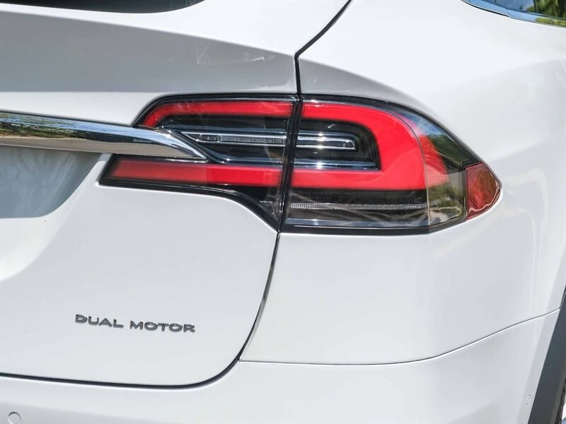 2020 Tesla Model X - Image 9 of 21