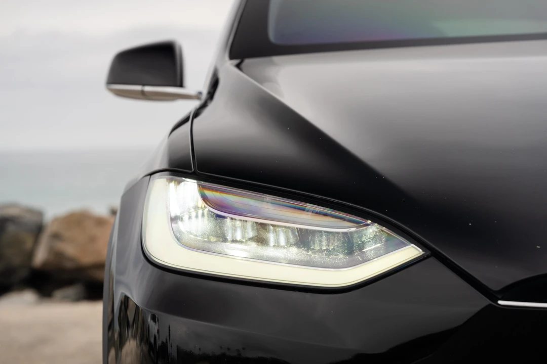2020 Tesla Model X - Image 17 of 31