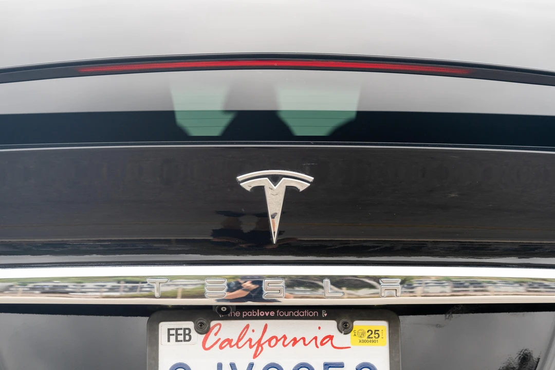 2020 Tesla Model X - Image 29 of 31