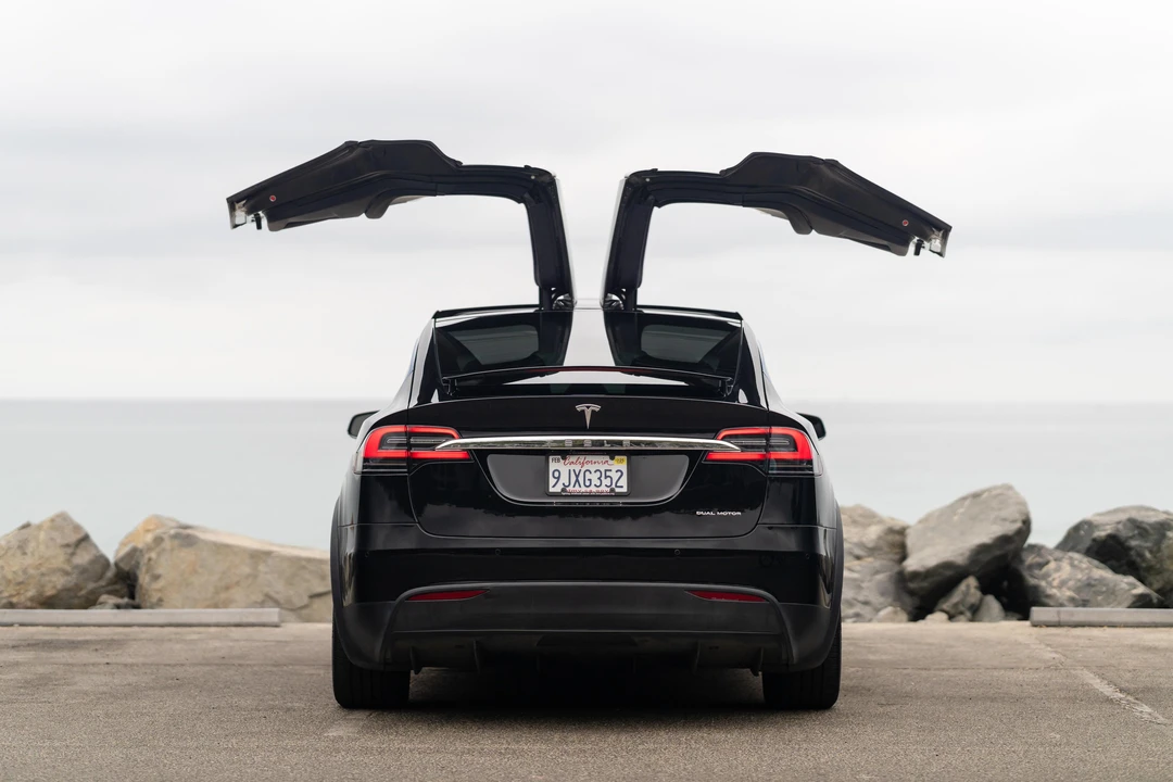 2020 Tesla Model X - Image 13 of 31