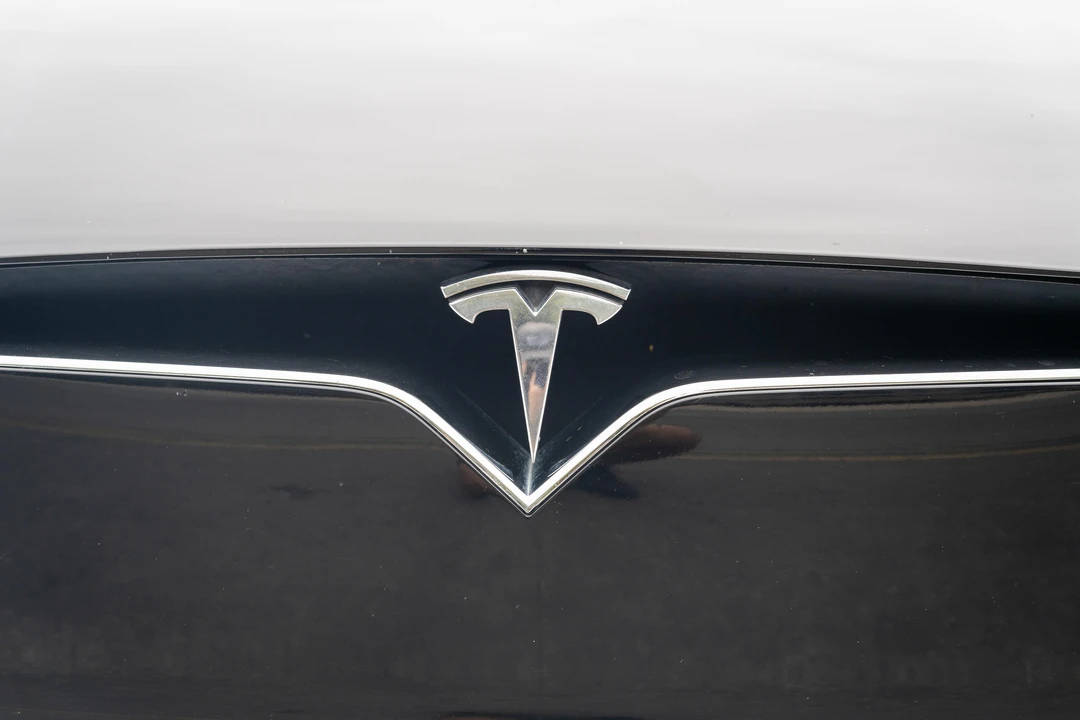 2020 Tesla Model X - Image 19 of 31