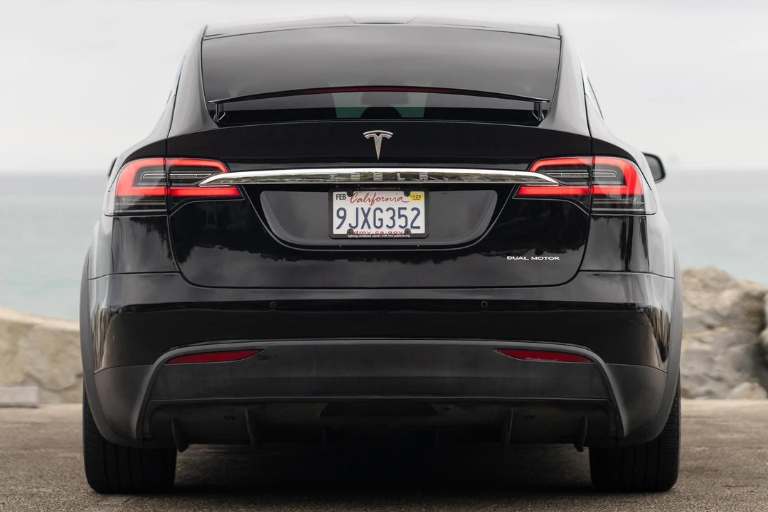 2020 Tesla Model X - Image 5 of 31