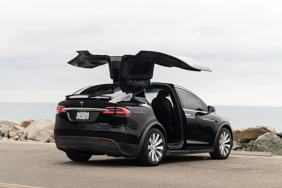 2020 Tesla Model X - Image 14 of 31