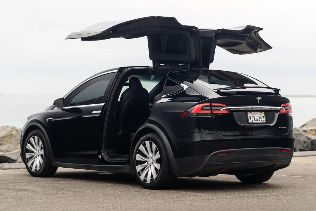 2020 Tesla Model X - Image 4 of 31