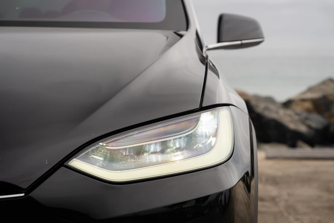 2020 Tesla Model X - Image 21 of 31