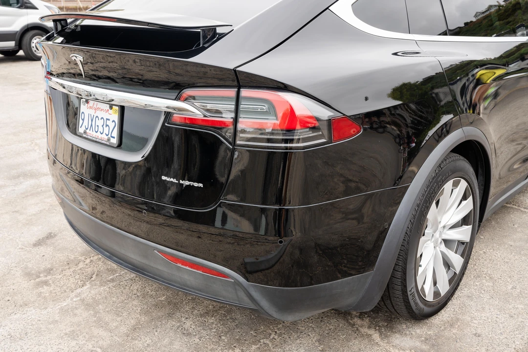 2020 Tesla Model X - Image 31 of 31