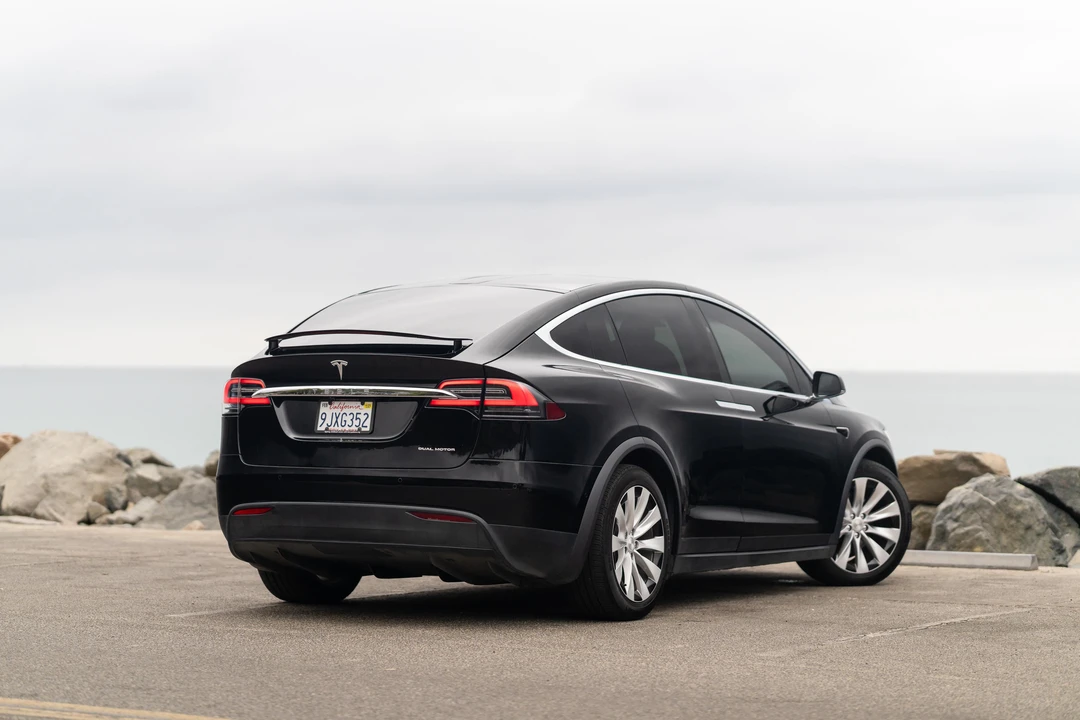 2020 Tesla Model X - Image 8 of 31