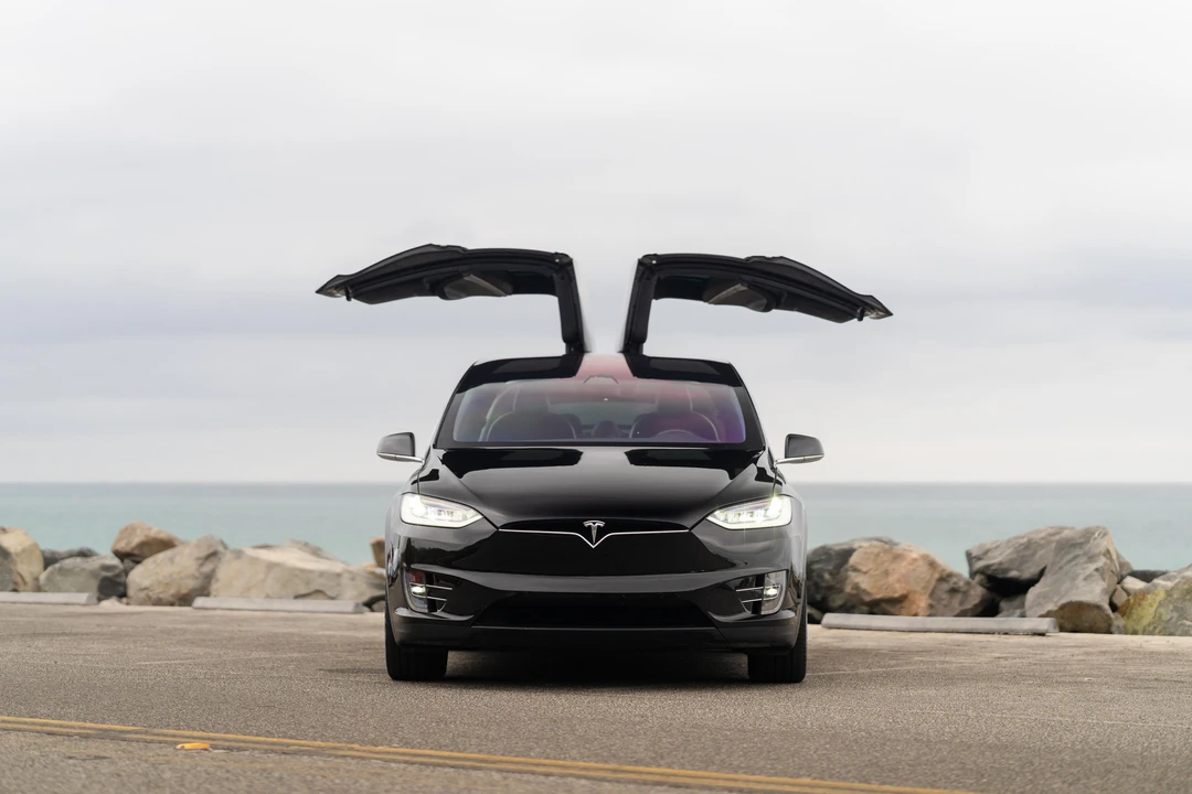 2020 Tesla Model X - Image 11 of 31