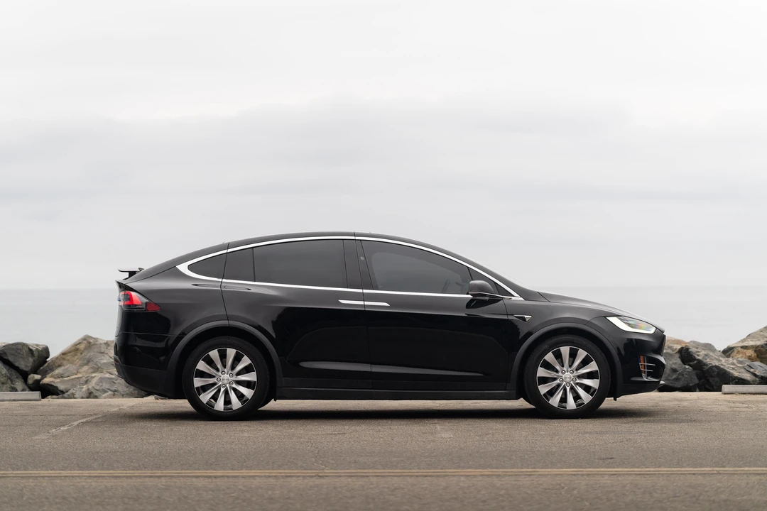 2020 Tesla Model X - Image 9 of 31