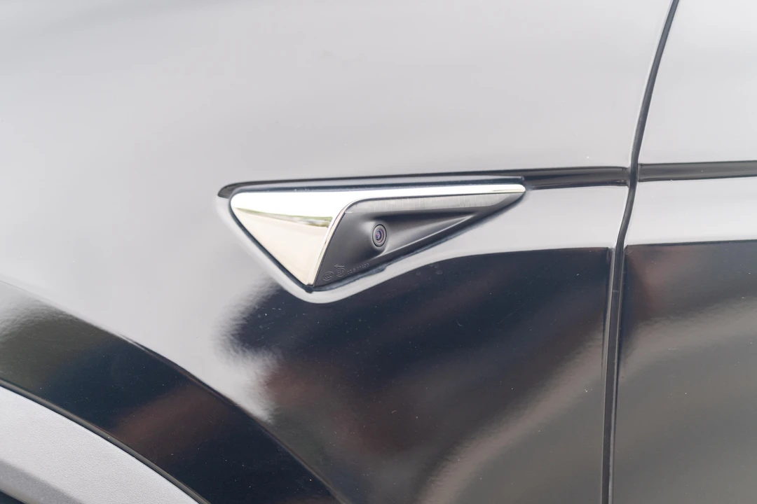 2020 Tesla Model X - Image 23 of 31