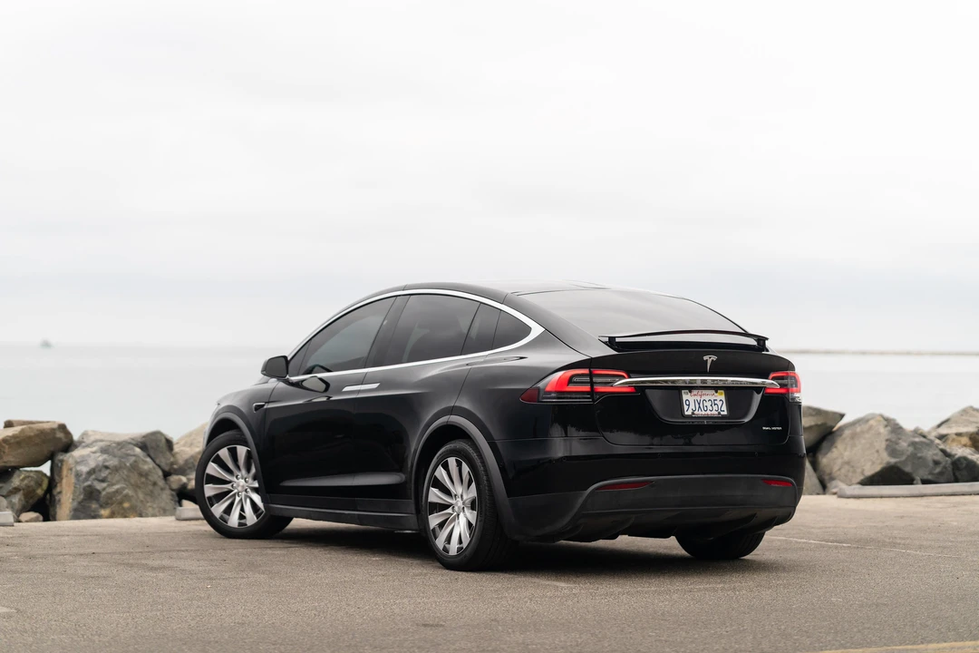 2020 Tesla Model X - Image 7 of 31