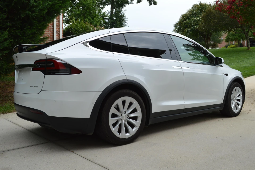 2020 Tesla Model X - Image 4 of 5