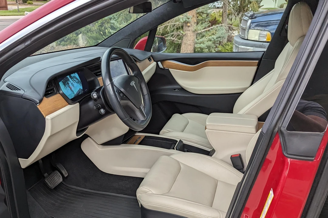 2020 Tesla Model X - Image 26 of 31