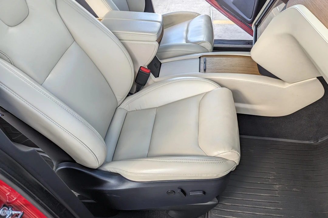 2020 Tesla Model X - Image 27 of 31
